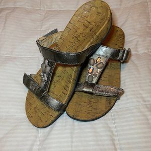 Vionic Viviana jeweled sandals size 7
